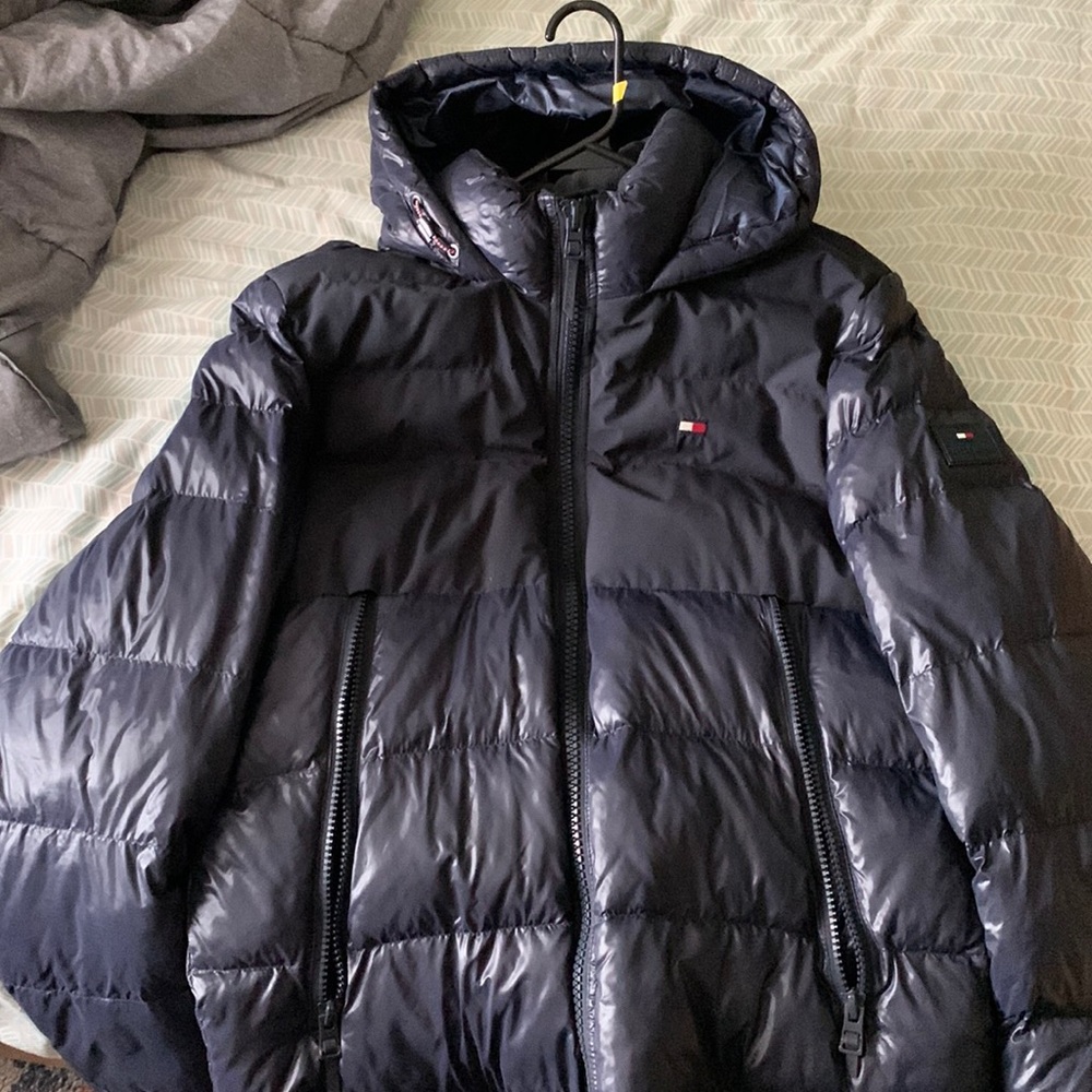 Tommy Hilfiger Puffer Jacket. Barely worn, no holes, extremely warm.